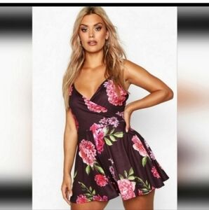 ⚘️Nwot boohoo romper size 16